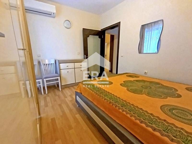 Приятен мебелиран тристаен апартамент в жилищна сграда