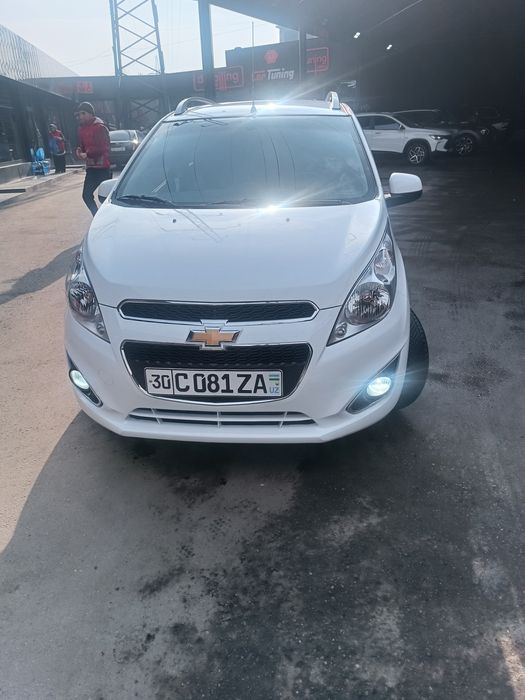 Spark 2022 yil 15000km yurgan polniy navarit qilingan yangi moshina.