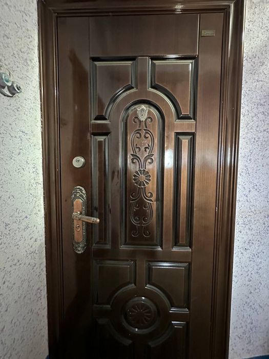 Qarshi , Avrora Mevazor mahallasida yo'l yoqasidan 300 metr evro remon