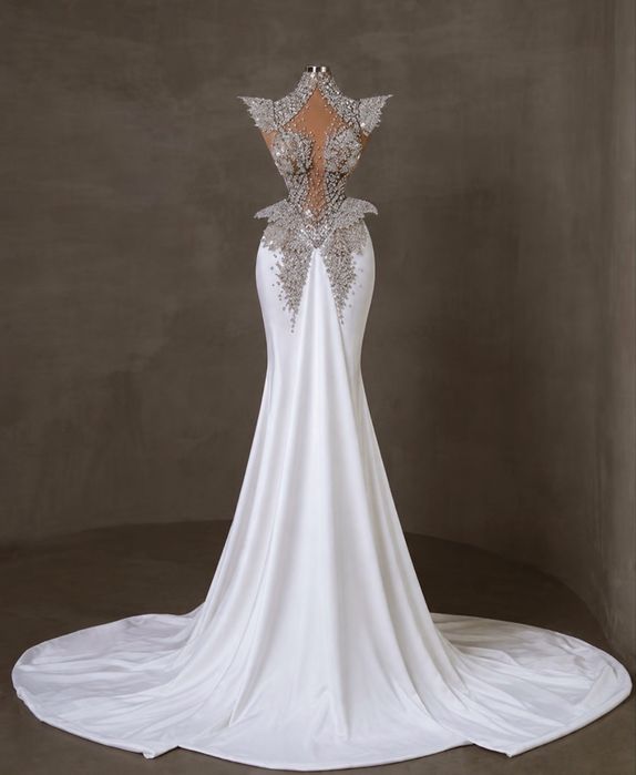 Rochie de mireasa-valdrin sahiti facuta pe comanda in kosovo in stare excelenta. Marimea S merge si xs. Coronita inclusa