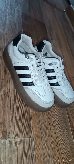 Продам кросовки для девочки!!