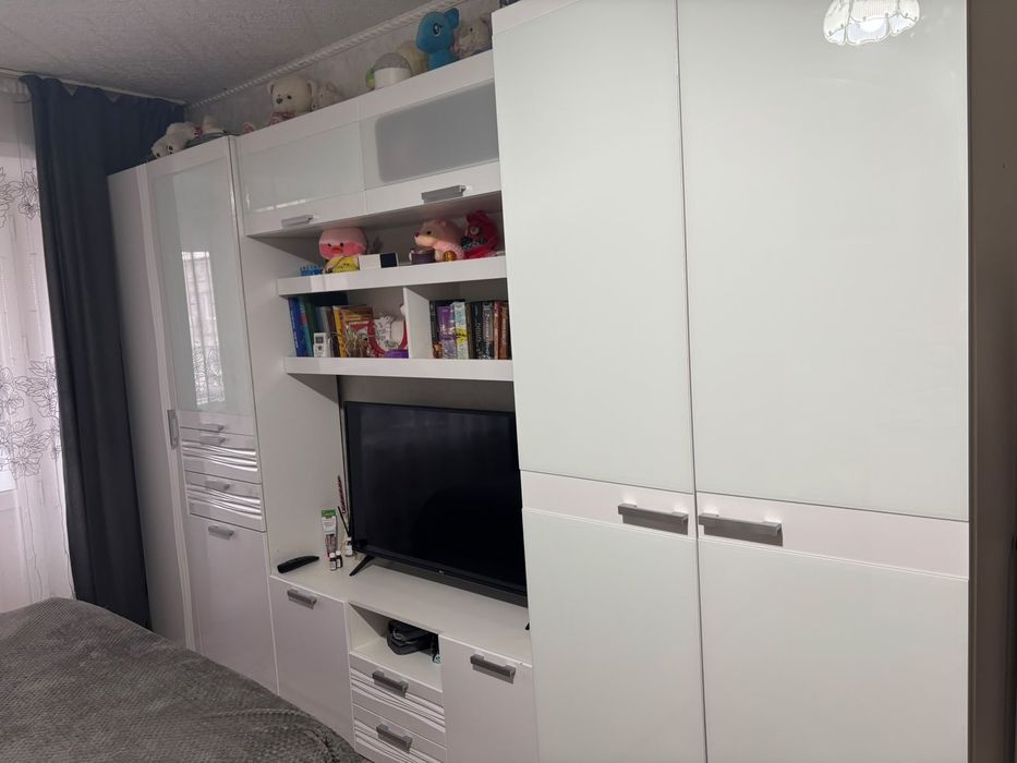 Продам стенку в отличном состоянии.