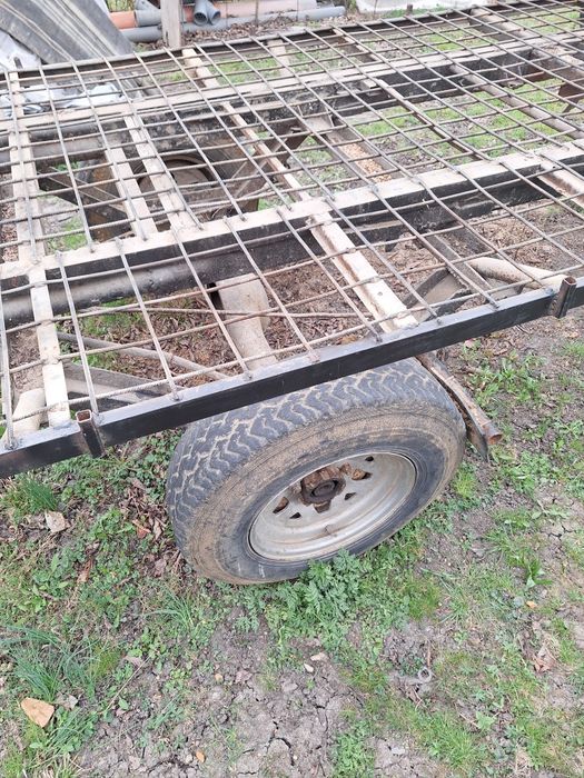 Vând trailer baloți