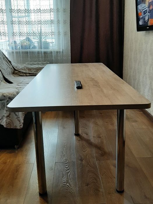 Стол для гостиной