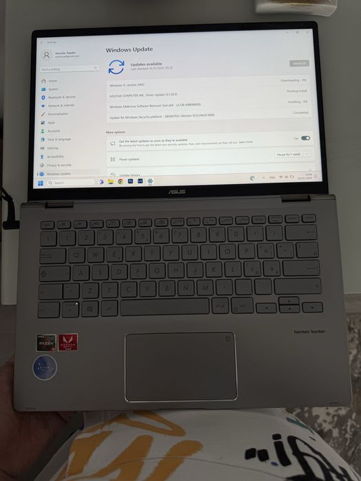 Asus Zenbook UX462DA, ultra portabil, touch screen
