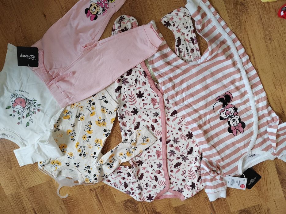 Много нови дрешки за момиче 80- 92 размер бодита, пижамки, рокли