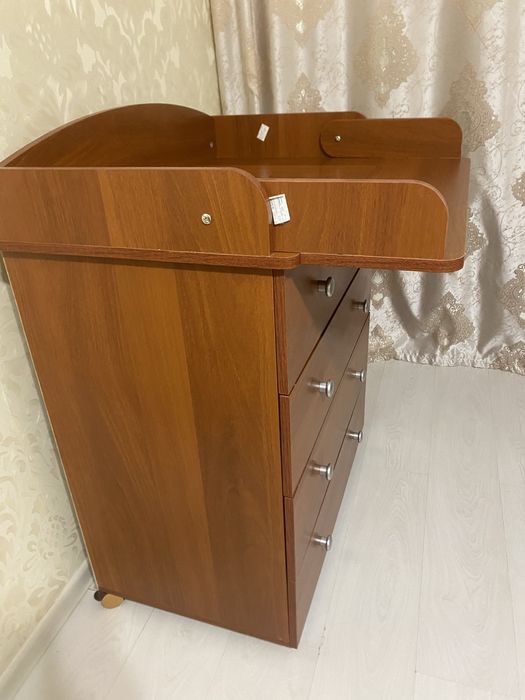 Продам детскую кровать с комодом