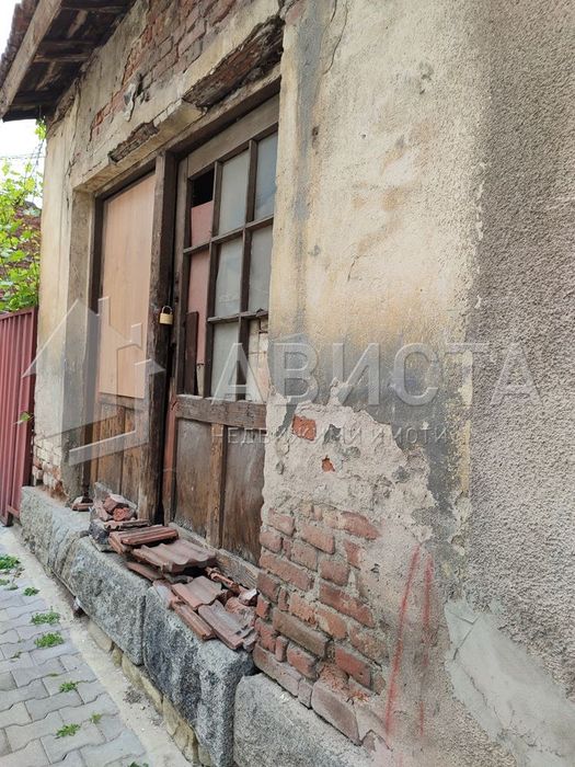 Магазин в София-Зона Б18 площ 12