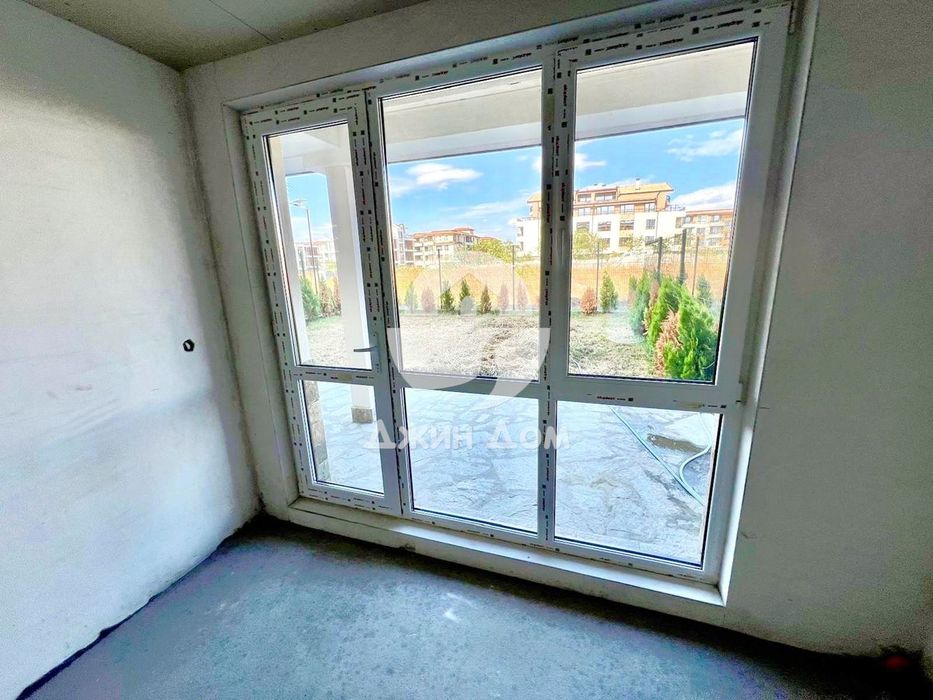 Продава се Тристаен апартамент в Бургас, Сарафово - 120 кв.м за 2059 €/кв.м - Снимка #4