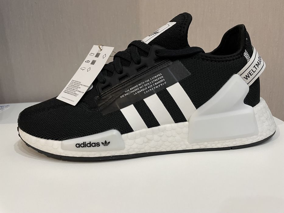 Продам Кроссовки Adidas NMD R1 V2 оригинал