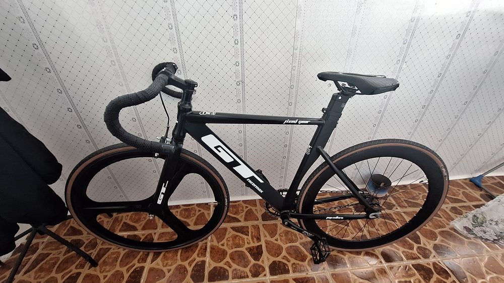 Велосипед фикс GT