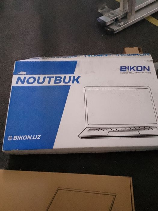 Ноутбук сотилади