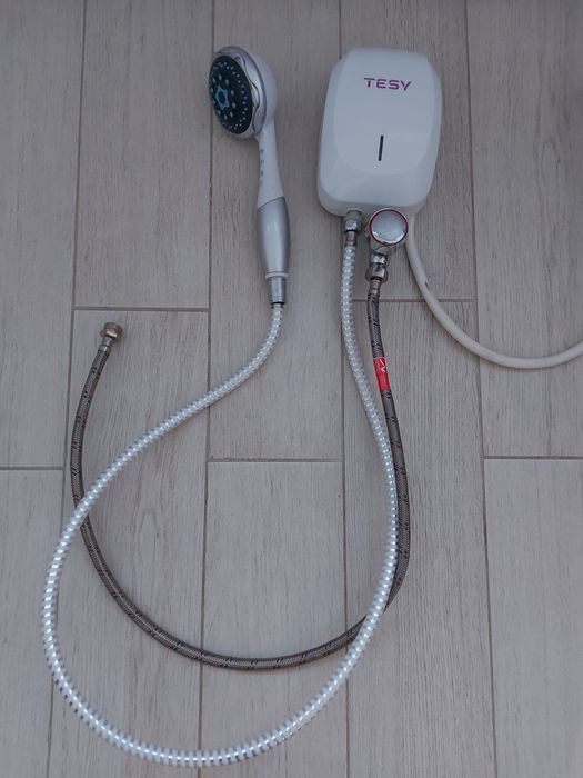 Проточен бойлер с душ слушалка