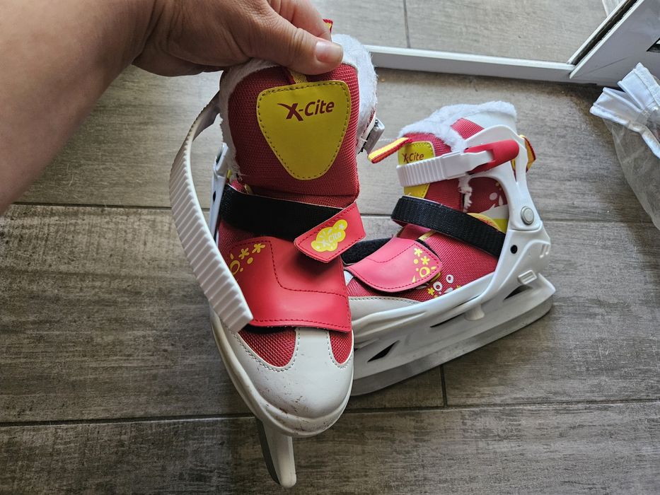 Vând patine de gheață X-City