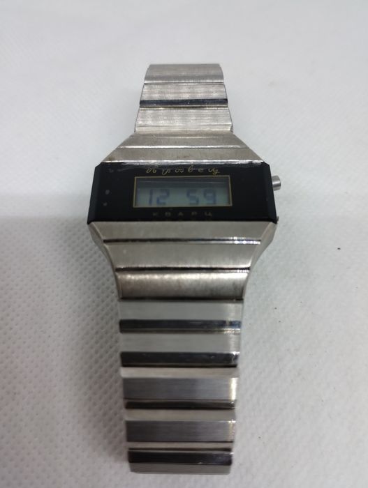 Електронен часовник Правец Кварц XI конгрес БКП Made in Bulgaria 1976