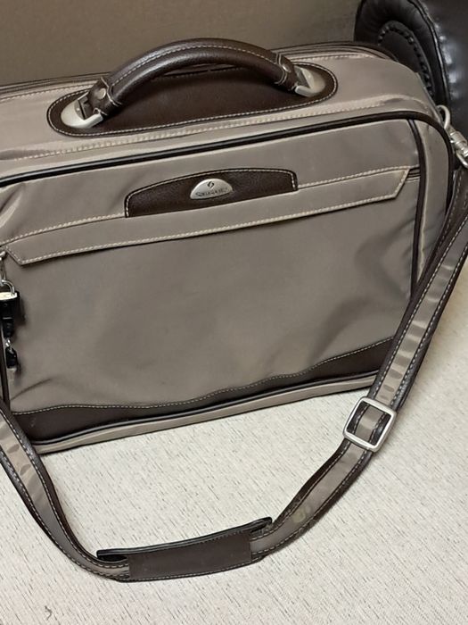 Чантата или малко куфарче Samsonite