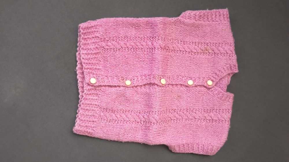 Бебешки ръчно плетени дрехи