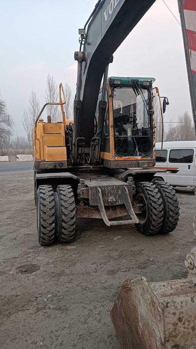 Эксковатор Volvo  145