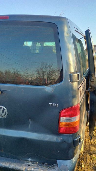 Mașina VW T5 de vanzare