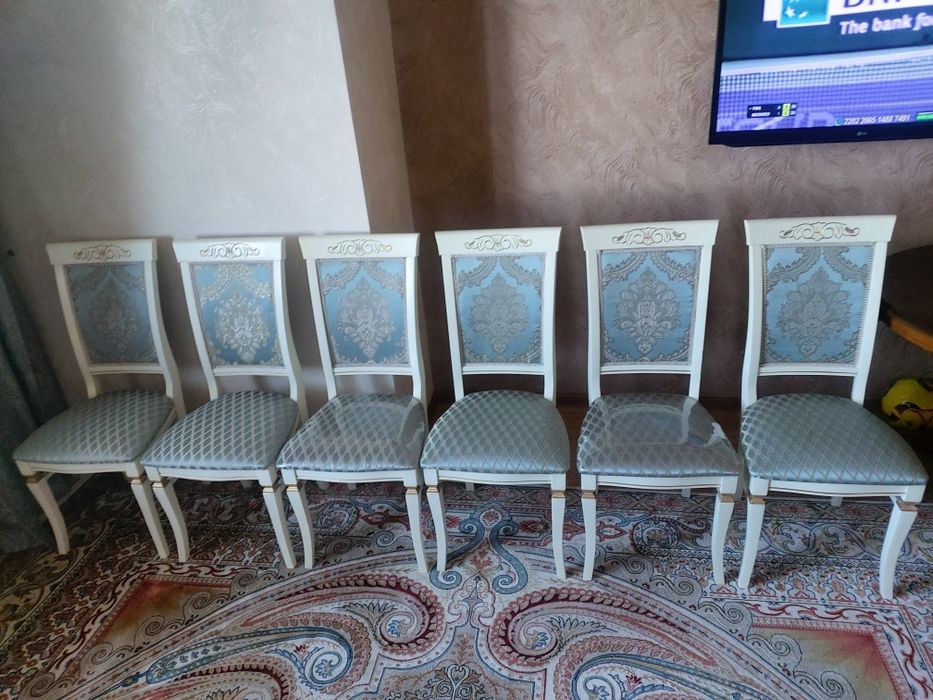 Продам стулья новые