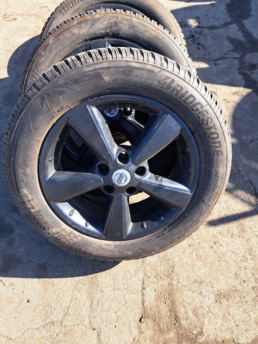 Гуми и джанти за джип нисан 17 цола