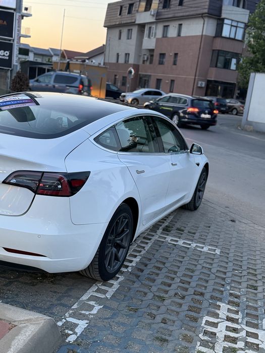 TESLA Model 3 2020 — imagine 8