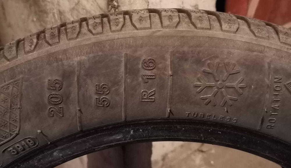 Продавам 2 броя зимни гуми 205.55.16 на 1 сезон дот 2019 Kleber