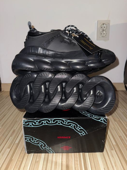 Versace chain reaction