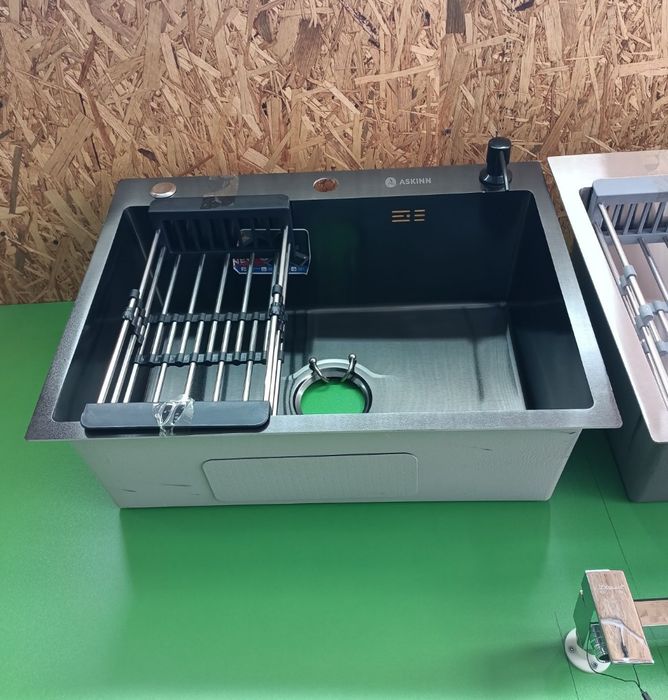 Кухонная мойка со смесителем