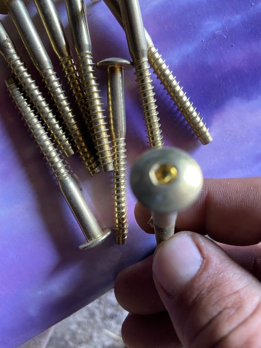 De vanzare eurosuruburi