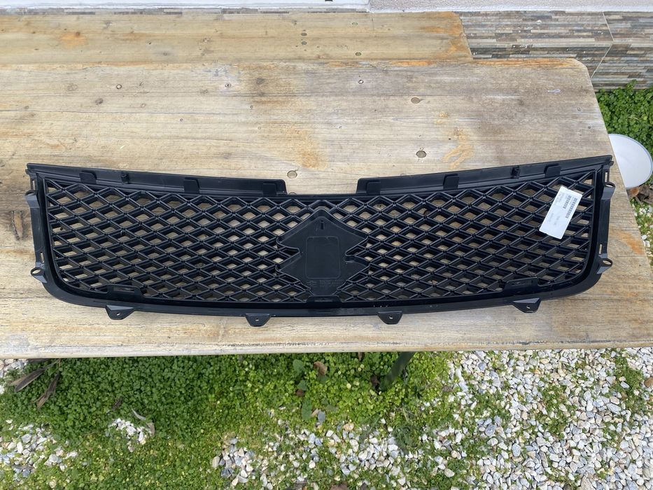 Suzuki Grand Vitara - предна решетка