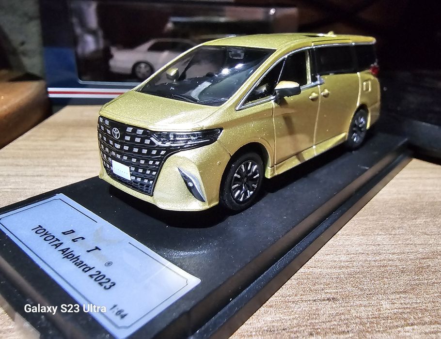 Модель 1/64 Toyota Alphard 2023г. Japan