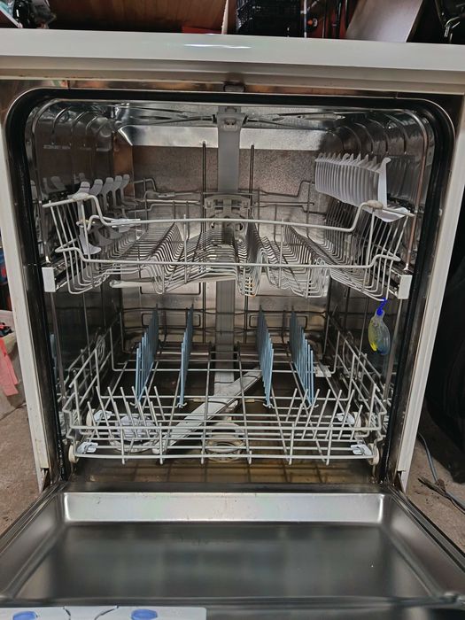 Съдомиялна Whirlpool