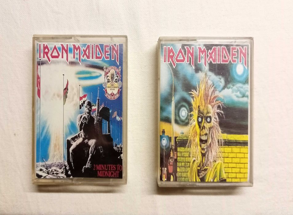 Стари аудио касети на метъл групи