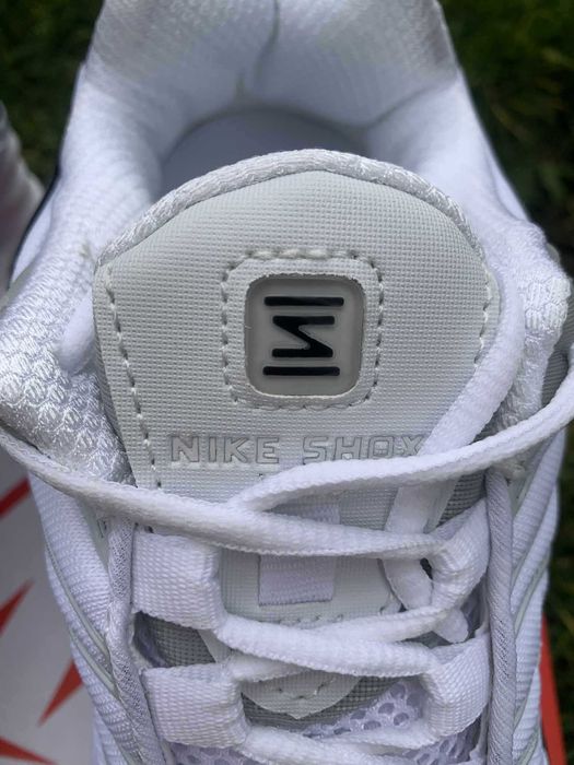 nike shox black&white