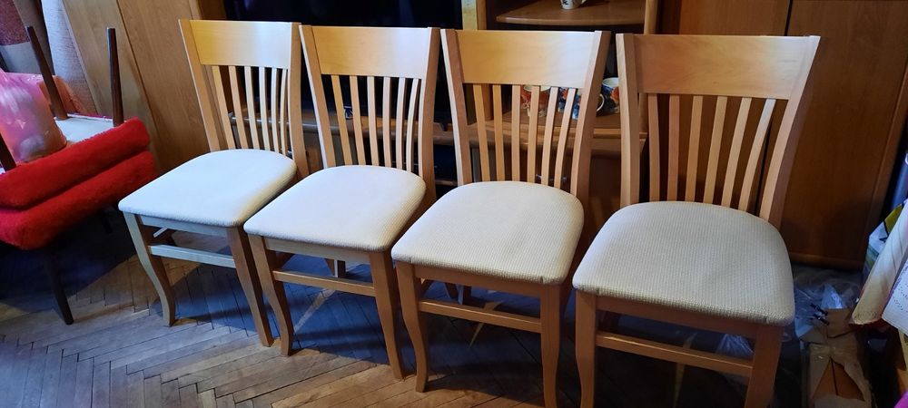 Продавам четири стола