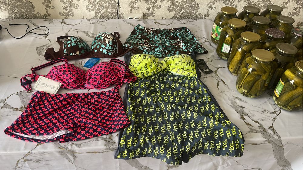 Продам новые купальники