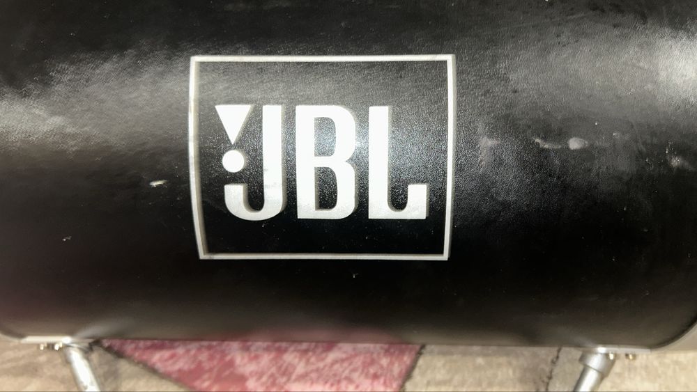 Subwoofer jbl si amplificator 1000w aproape noi