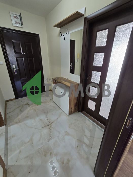 Прекрасен панорамен тристаен апартамент в кв. Била 1