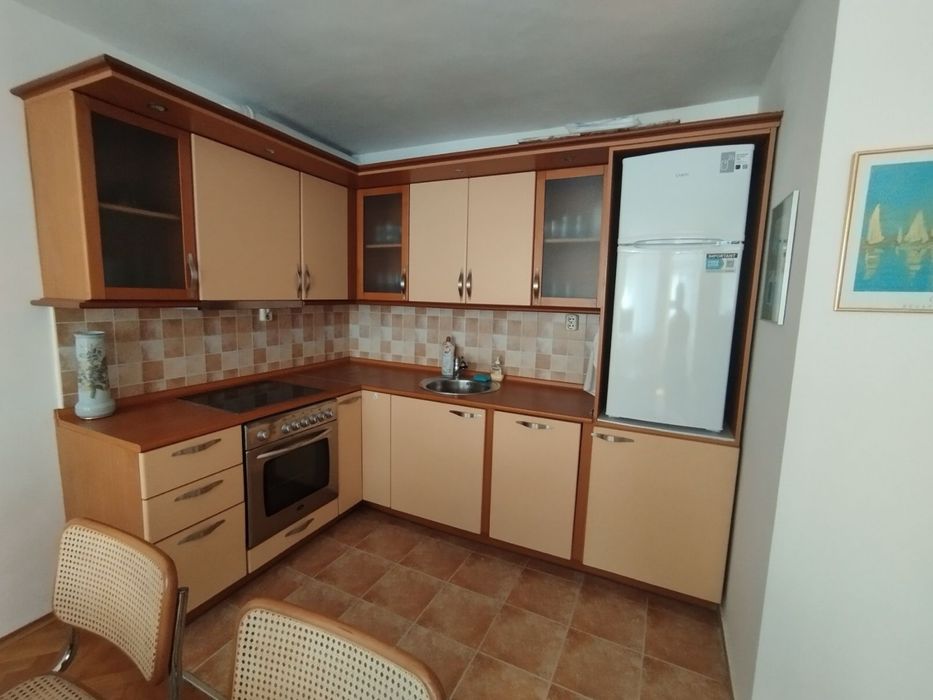 Дава се под наем Тристаен апартамент в Варна, Център - 88 кв.м за 637.5 € - Снимка #1