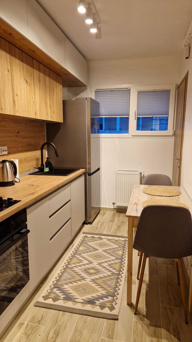 Inchiriez apartament cu 2 camere