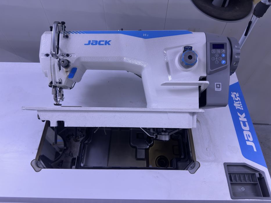 Продам швейную машинку