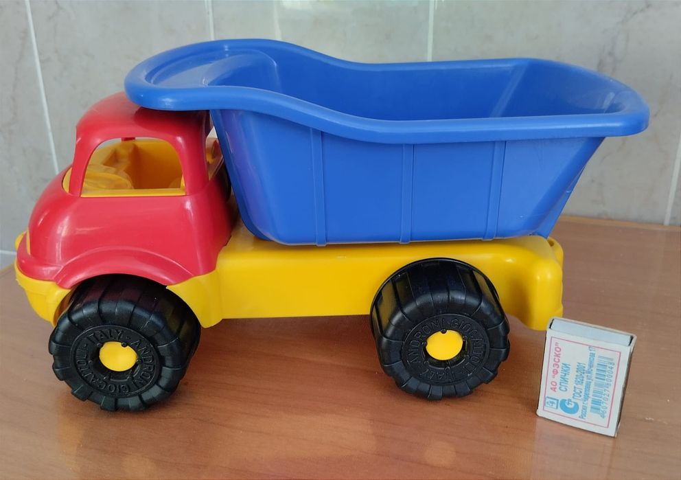 Машинка  детская "Самосвал"  новая (Россия)