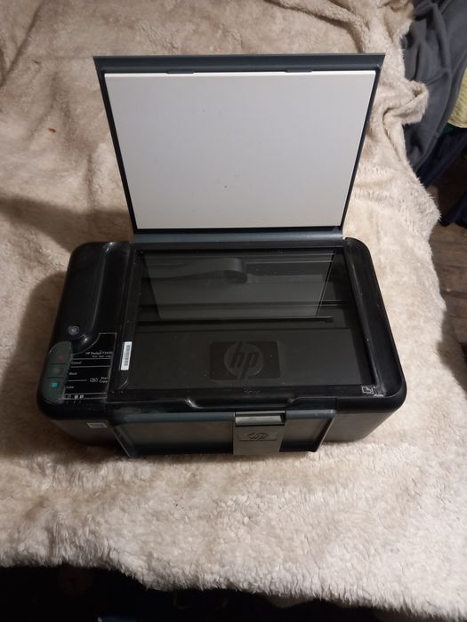 Принтер взех го от приятел работещ без захранващ кабел