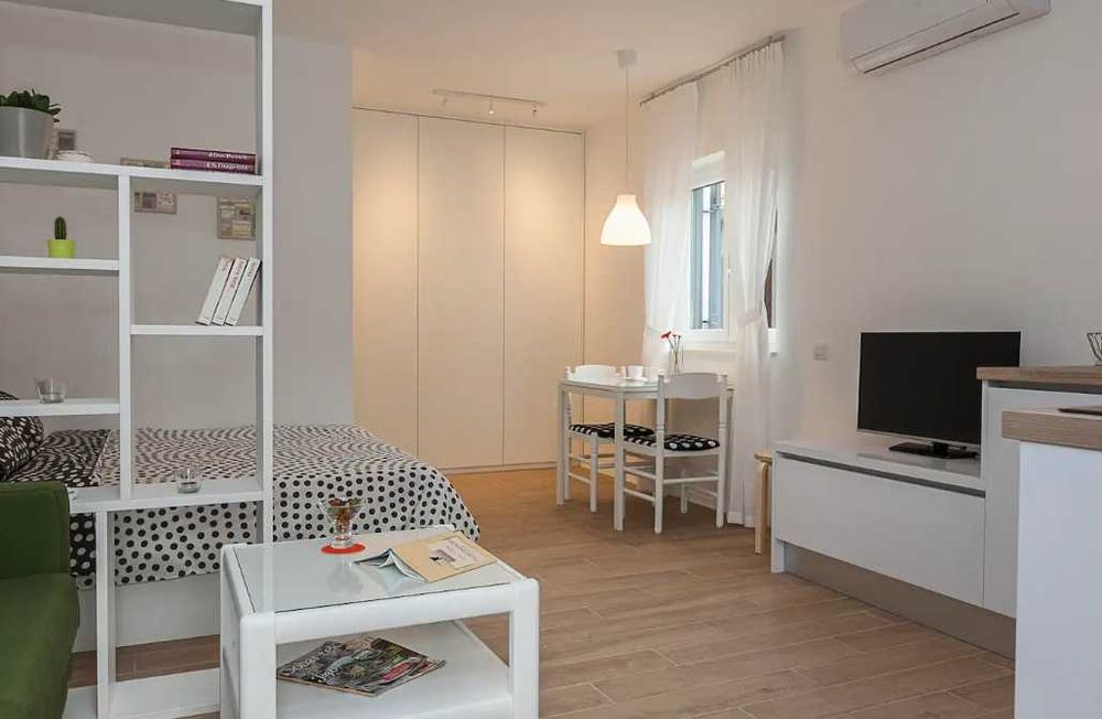 Дава се под наем Едностаен апартамент в Пловдив, Старият град - 36 кв.м за 183.6 € - Снимка #3