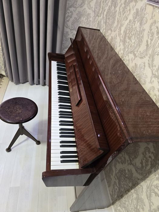Продаётся пианино petrov