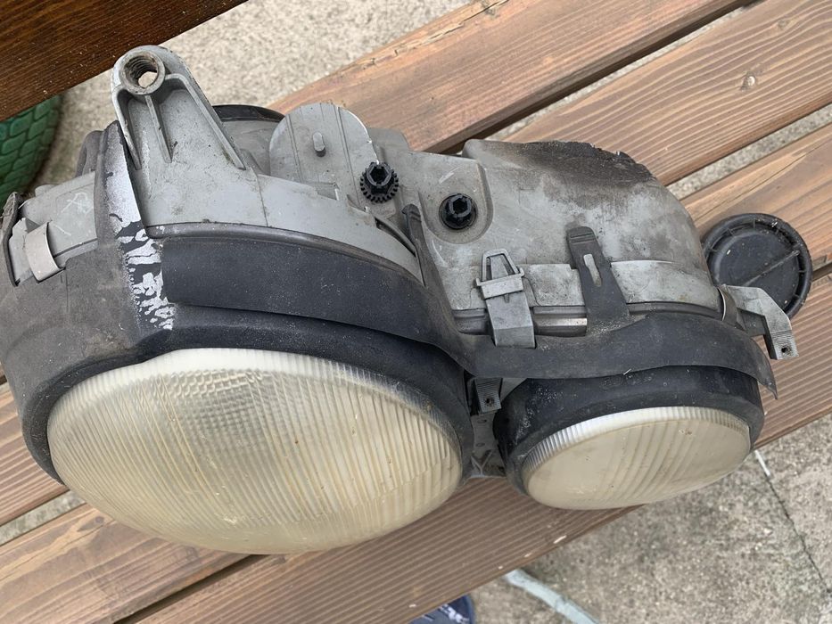 Фар за Мерцедес Е