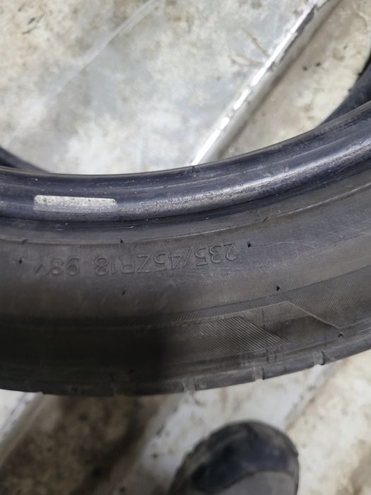 Продам резину  размер 235,45,18