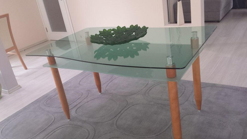 Трапезна маса и столове