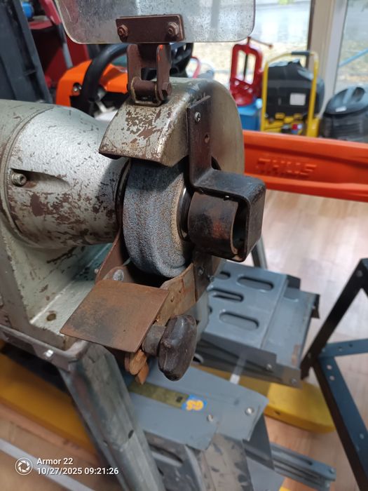 Трифазен шмиргел 550w 3000obr min Metabo